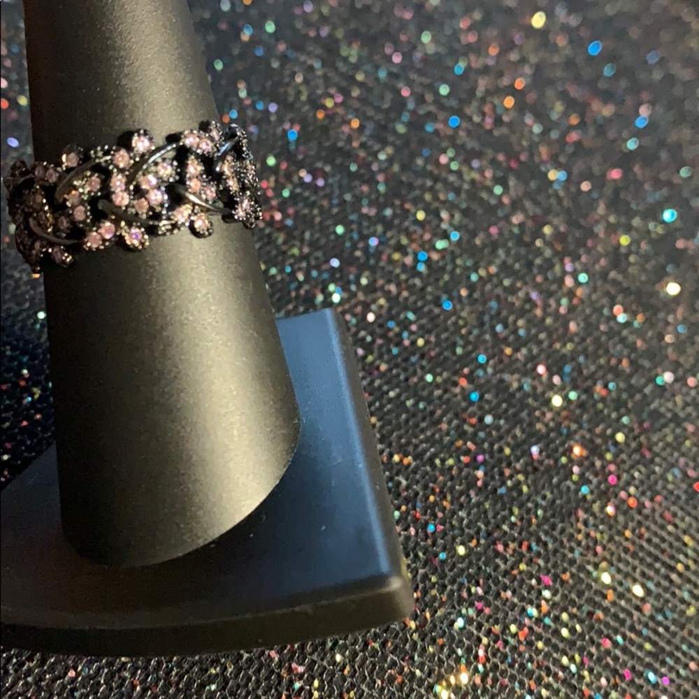 Size 6 ring - Picture 2 of 2